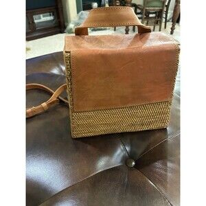 BEACHGOLD RATTAN BACKPACK PURSE BAG NWT STYLE AR24N NWT